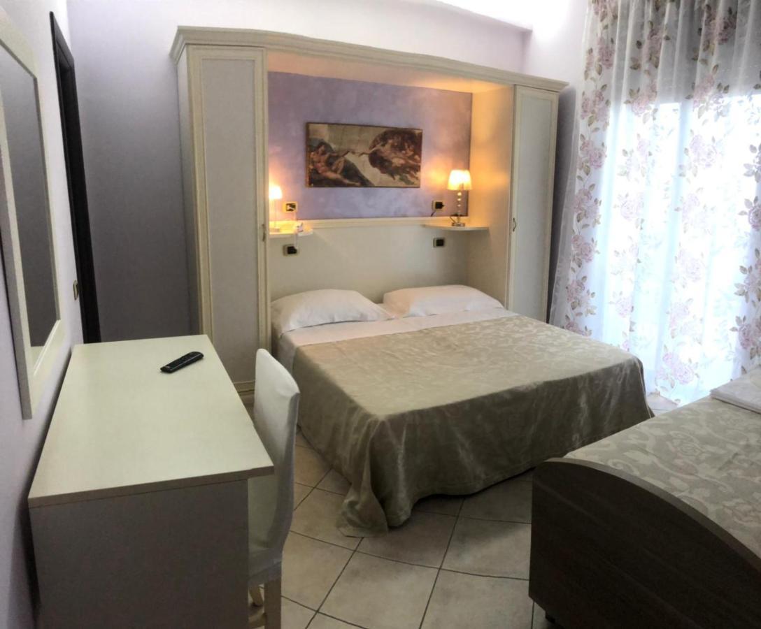 Pensione Degli Ulivi Porto SantʼElpidio Extérieur photo