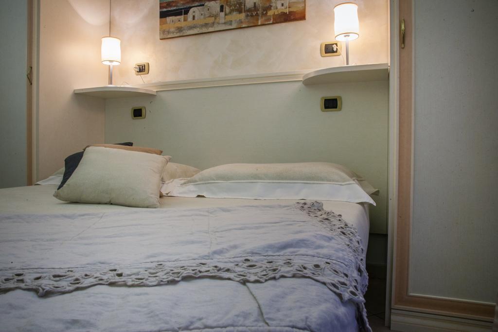 Pensione Degli Ulivi Porto SantʼElpidio Chambre photo